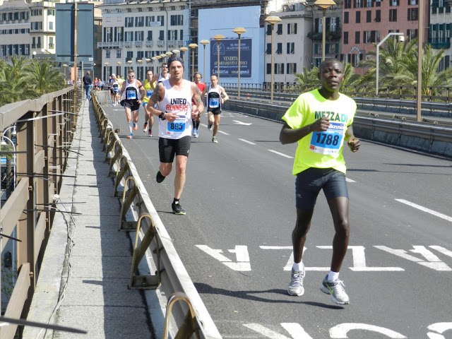 La storia triste di Aron che correva la mezza maratona di Genova