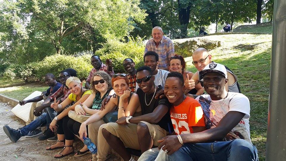 Un gruppo su Facebook “Africa&Italia” organizza eventi per sostenere i profughi